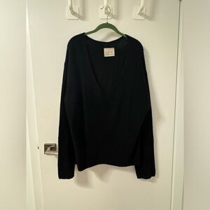 A very fine v neck cashmere sweater by Andrea Rosati